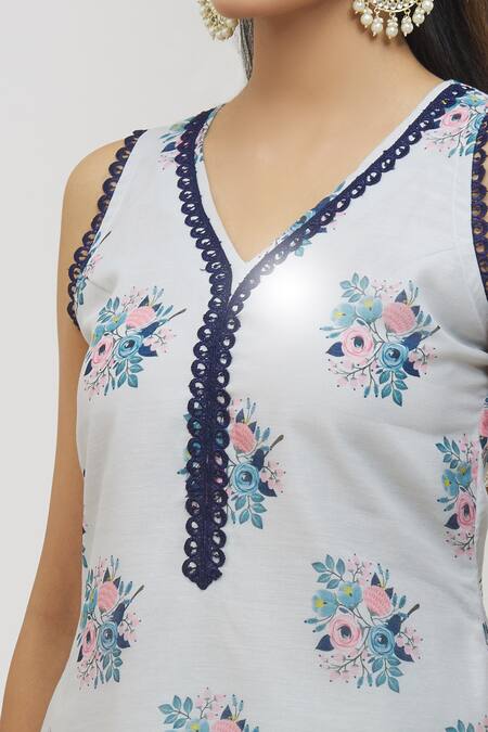 Buy Yuvraani Jaipur Blue Chanderi, Cotton, Organza Embroidery, Lace V-neck Floral Pattern Kurta Set Online at Aza Fashions Buy_Yuvraani Jaipur_Blue Chanderi, Cotton, Organza Embroidery, Lace V-neck Floral Pattern Kurta Set _Online_at_Aza_Fashions