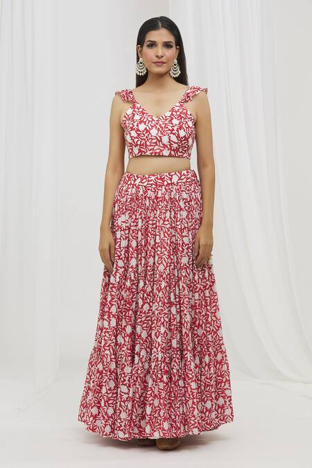 Yuvraani Jaipur Red Muslin, Chiffon Tassels V-neck Hand Block Print Lehenga Set Online at Aza Fashions Yuvraani Jaipur_Red Muslin, Chiffon Tassels V-neck Hand Block Print Lehenga Set _Online_at_Aza_Fashions