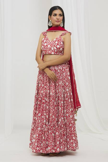 Yuvraani Jaipur Red Muslin, Chiffon Tassels V-neck Hand Block Print Lehenga Set at Aza Fashions Yuvraani Jaipur_Red Muslin, Chiffon Tassels V-neck Hand Block Print Lehenga Set _at_Aza_Fashions