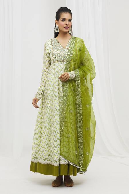 Buy_Yuvraani Jaipur_Green Silk, Organza Mirrors V-neck Chevron Print Anarkali With Work Dupatta _Online_at_Aza_Fashions
