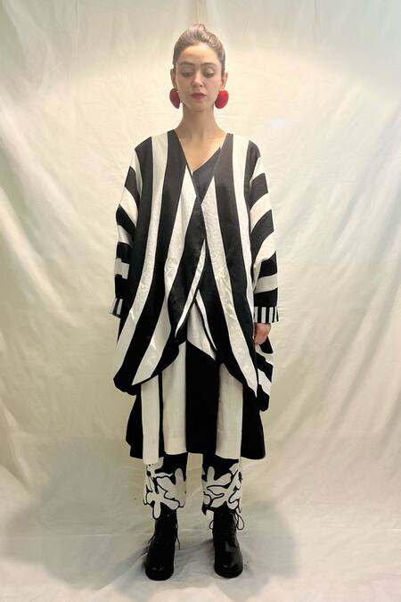 KA-Sha_Black Kora Cotton Applique Open Nona Oversized Jacket _Online_at_Aza_Fashions