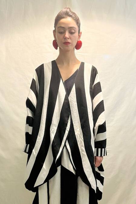 Buy KA-Sha Black Kora Cotton Applique Open Nona Oversized Jacket Online at Aza Fashions Buy_KA-Sha_Black Kora Cotton Applique Open Nona Oversized Jacket _Online_at_Aza_Fashions