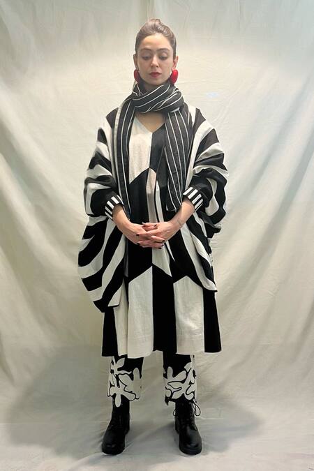 KA-Sha_Black Kora Cotton Applique Open Nona Oversized Jacket _at_Aza_Fashions