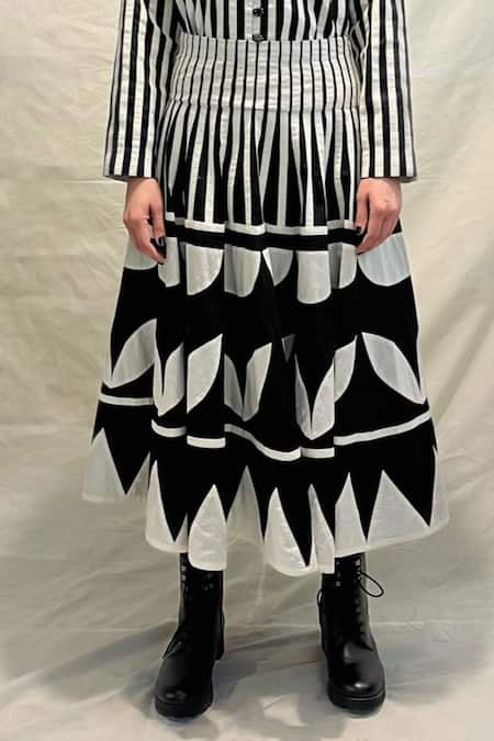 Buy KA-Sha Black Cotton Applique Tribe Vibe Appy Midi Skirt Online at Aza Fashions Buy_KA-Sha_Black Cotton Applique Tribe Vibe Appy Midi Skirt _Online_at_Aza_Fashions