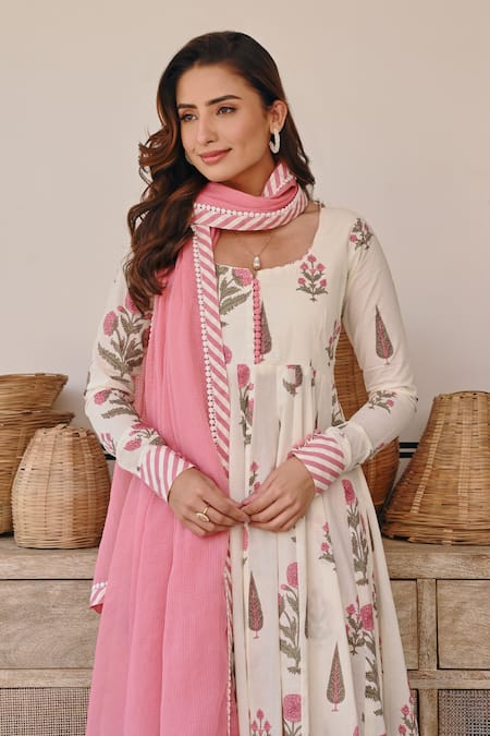 Shop Karaj Jaipur Pink Cotton, Kota Doria Embroidery Round Neck Floral Butta Print Anarkali Set Online at Aza Fashions Shop_Karaj Jaipur_Pink Cotton, Kota Doria Embroidery Round Neck Floral Butta Print Anarkali Set _Online_at_Aza_Fashions