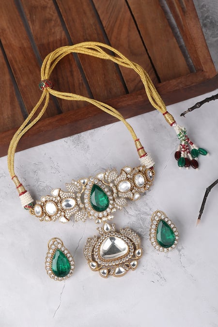 Auraa Trends Kundan Embellished Pendant Choker Set 