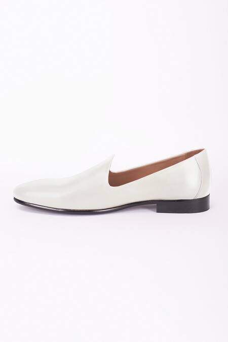 Bubber Couture Off White Tyler Italian Leather Solid Mojdis Online at Aza Fashions Bubber Couture_Off White Tyler Italian Leather Solid Mojdis _Online_at_Aza_Fashions