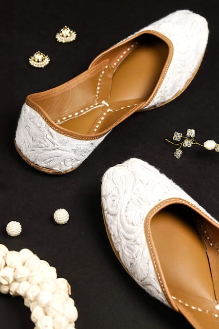 Cilwana Studio Aari Embroidered Juttis 