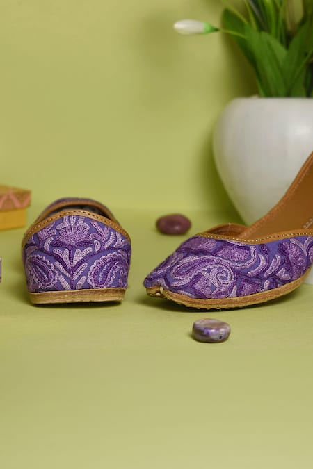 Cilwana Studio Floral & Aari Embroidered Juttis 