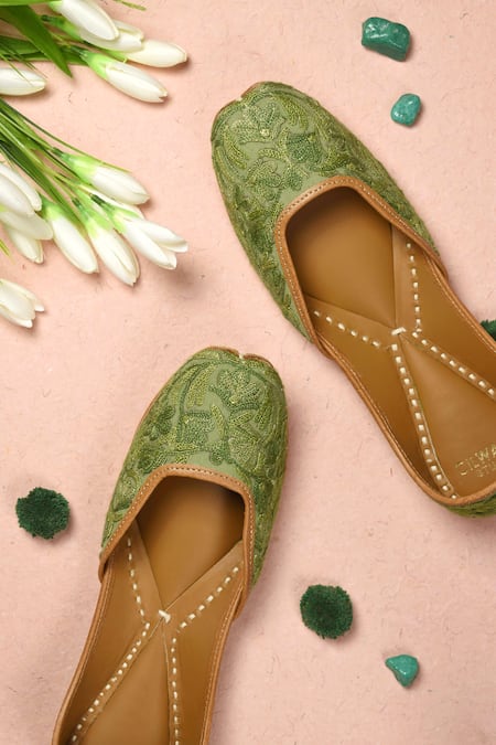 Cilwana Studio Floral & Aari Work Juttis 