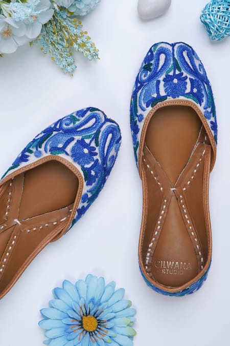 Cilwana Studio Floral & Aari Embroidered Juttis 