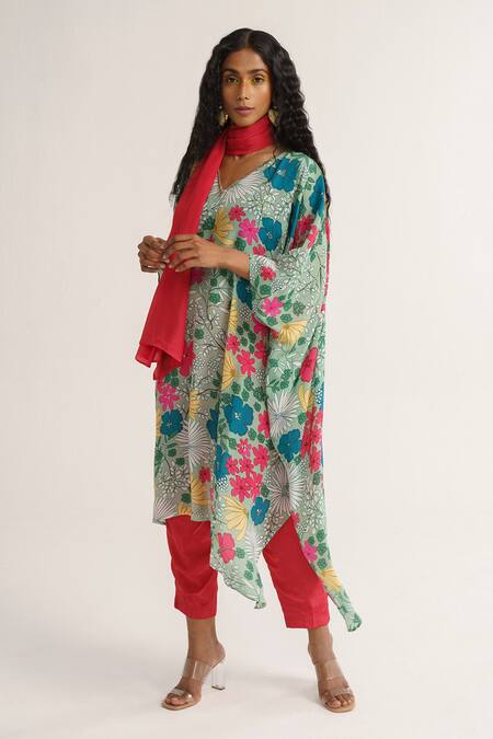Vishala Shree Green Crepe, Silk Sequins V-neck Dianthus Floral Print Kurta Pant Set at Aza Fashions Vishala Shree_Green Crepe, Silk Sequins V-neck Dianthus Floral Print Kurta Pant Set_at_Aza_Fashions