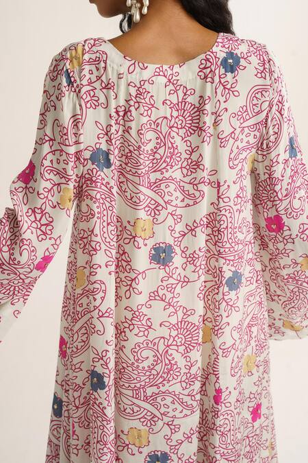 Vishala Shree White Crepe Silk Print Abstract Floral V Tie-up Daisy Dress at Aza Fashions Vishala Shree_White Crepe Silk Print Abstract Floral V Tie-up Daisy Dress_at_Aza_Fashions