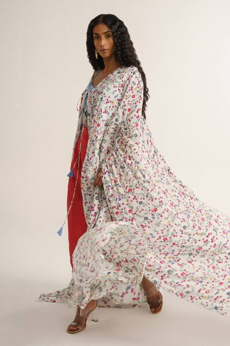 Buy Vishala Shree White Crepe Silk Print Floral V Neck Calandiva Cape Online at Aza Fashions Buy_Vishala Shree_White Crepe Silk Print Floral V Neck Calandiva Cape_Online_at_Aza_Fashions