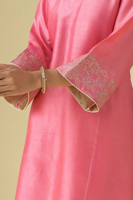 Mushio Pink Chanderi Silk Zari Round Neck Gulzar Kurta at Aza Fashions Mushio_Pink Chanderi Silk Zari Round Neck Gulzar Kurta _at_Aza_Fashions