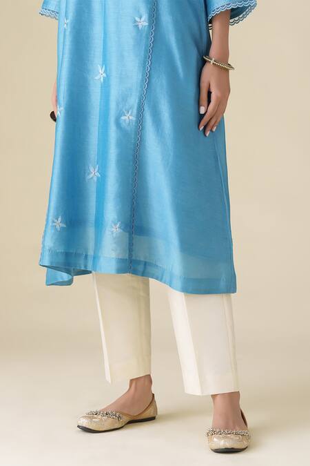Shop Mushio Blue Chanderi Silk Embroidery Round Neck Ujwala Kurta Shop_Mushio_Blue Chanderi Silk Embroidery Round Neck Ujwala Kurta