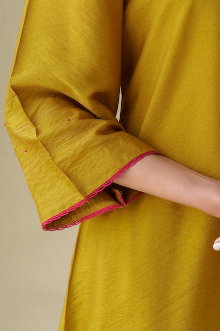 Shop Mushio Yellow Cotton, Silk Embroidery Collared Shriya Kurta Shop_Mushio_Yellow Cotton, Silk Embroidery Collared Shriya Kurta
