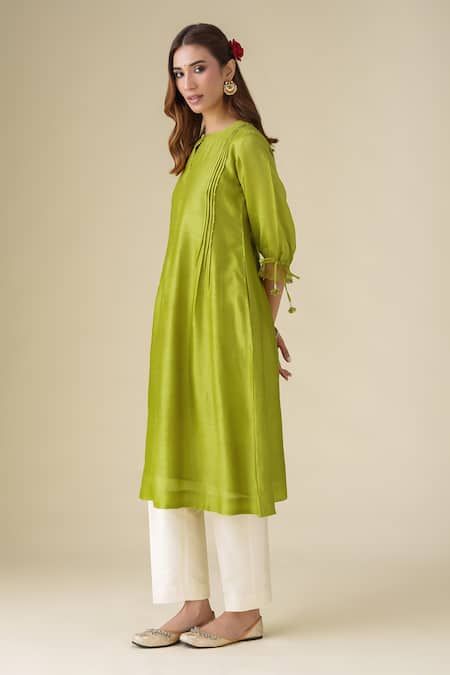 Shop Mushio Green Chanderi Silk Round Neck Paavna Kurta at Aza Fashions Shop_Mushio_Green Chanderi Silk Round Neck Paavna Kurta _at_Aza_Fashions