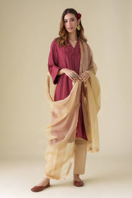 Mushio_Maroon Chanderi, Cotton, Silk, Organza Mitali Crinkle Effect Kurta Pant Set _Online_at_Aza_Fashions