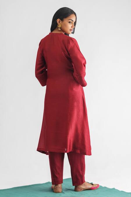 Shop Mushio Maroon Chanderi Silk Sequins, Embroidery Sindoori Threadwork Embellished Kurta at Aza Fashions Shop_Mushio_Maroon Chanderi Silk Sequins, Embroidery Sindoori Threadwork Embellished Kurta _at_Aza_Fashions