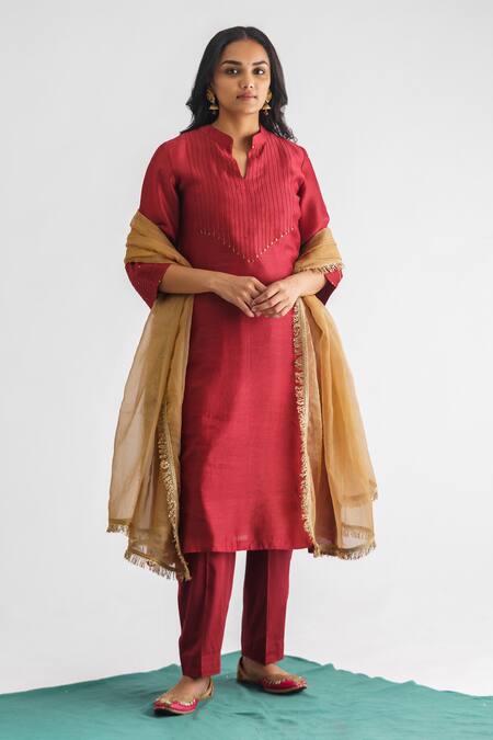 Mushio Maroon Chanderi Silk Sequins, Embroidery Sindoori Threadwork Embellished Kurta Online at Aza Fashions Mushio_Maroon Chanderi Silk Sequins, Embroidery Sindoori Threadwork Embellished Kurta _Online_at_Aza_Fashions