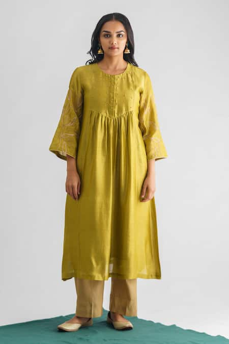 Mushio Malini Floral Threadwork Sleeve Kurta 