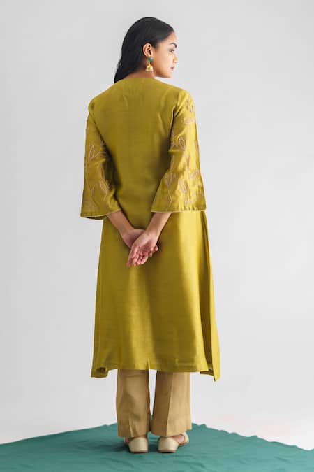 Shop Mushio Green Tissue Sequins, Embroidery Round Malini Floral Threadwork Sleeve Kurta at Aza Fashions Shop_Mushio_Green Tissue Sequins, Embroidery Round Malini Floral Threadwork Sleeve Kurta _at_Aza_Fashions