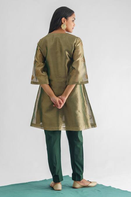 Shop Mushio Green Chanderi Beads, Embroidery Keyhole Neck Gul Floral Threadwork Kurta at Aza Fashions Shop_Mushio_Green Chanderi Beads, Embroidery Keyhole Neck Gul Floral Threadwork Kurta _at_Aza_Fashions