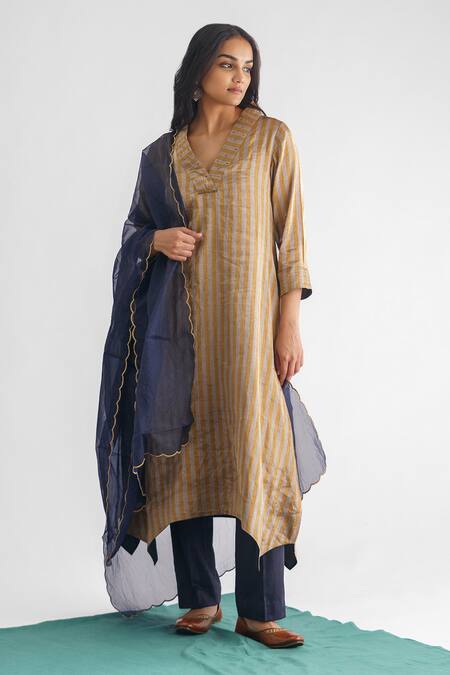 Mushio_Grey Beads V-neck Nithya Woven Stripe Asymmetric Kurta _Online_at_Aza_Fashions