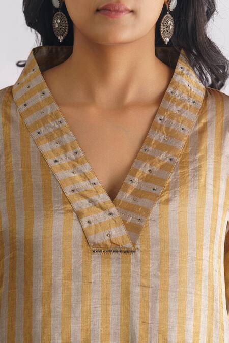 Mushio_Grey Beads V-neck Nithya Woven Stripe Asymmetric Kurta _at_Aza_Fashions