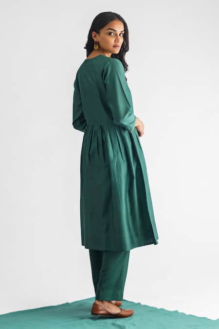 Shop Mushio Green Chanderi Silk Beads Round Neck Mishika Pleated Bodice Anarkali at Aza Fashions Shop_Mushio_Green Chanderi Silk Beads Round Neck Mishika Pleated Bodice Anarkali _at_Aza_Fashions