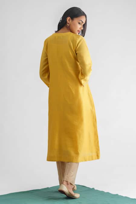 Shop Mushio Yellow Chanderi Silk Embroidery Keyhole Neck Utsav Floral Threadwork Kurta at Aza Fashions Shop_Mushio_Yellow Chanderi Silk Embroidery Keyhole Neck Utsav Floral Threadwork Kurta _at_Aza_Fashions
