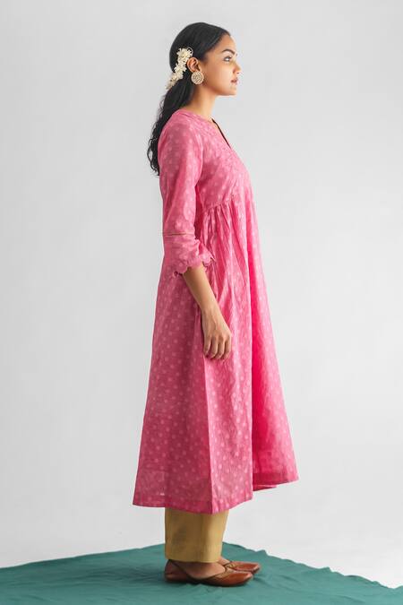 Buy Mushio Pink Sequins, Beads V-neck Madhurima Woven Floral Kurta Online at Aza Fashions Buy_Mushio_Pink Sequins, Beads V-neck Madhurima Woven Floral Kurta _Online_at_Aza_Fashions