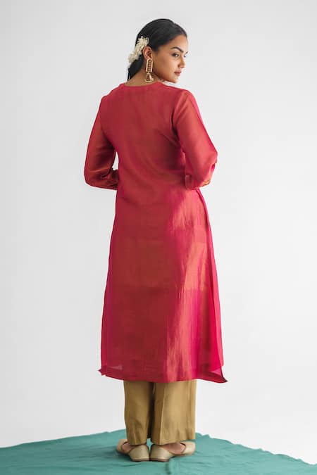 Shop Mushio Pink Cotton Sequins, Embroidery Round Neck Gulab Threadwork Kurta at Aza Fashions Shop_Mushio_Pink Cotton Sequins, Embroidery Round Neck Gulab Threadwork Kurta _at_Aza_Fashions