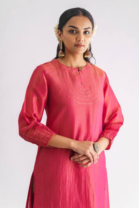 Shop Mushio Pink Cotton Sequins, Embroidery Round Neck Gulab Threadwork Kurta Online at Aza Fashions Shop_Mushio_Pink Cotton Sequins, Embroidery Round Neck Gulab Threadwork Kurta _Online_at_Aza_Fashions