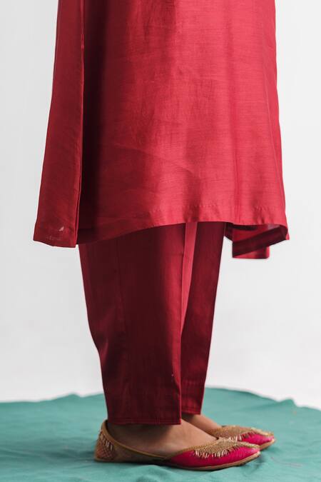 Mushio Maroon Chanderi Silk, Silk, Sindoori Threadwork Embellished Kurta Pant Set at Aza Fashions Mushio_Maroon Chanderi Silk, Silk, Sindoori Threadwork Embellished Kurta Pant Set _at_Aza_Fashions