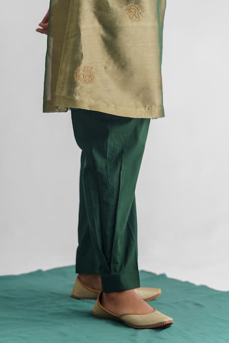 Mushio Green Chanderi Silk, Cotton, Silk, Organza Gul Floral Threadwork Kurta Pant Set at Aza Fashions Mushio_Green Chanderi Silk, Cotton, Silk, Organza Gul Floral Threadwork Kurta Pant Set _at_Aza_Fashions