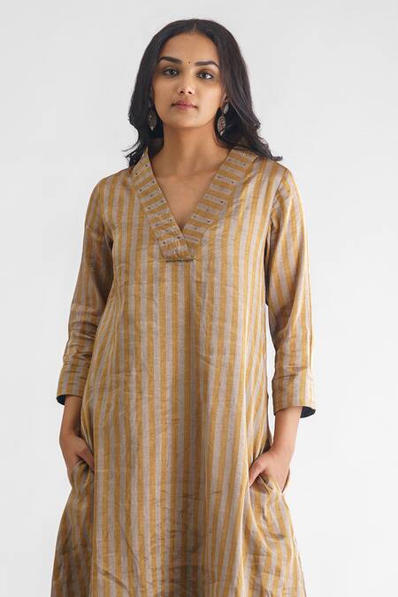Buy Mushio Grey Cotton, Silk, Organza Beads Nithya Woven Stripe Asymmetric Kurta Pant Set Online at Aza Fashions Buy_Mushio_Grey Cotton, Silk, Organza Beads Nithya Woven Stripe Asymmetric Kurta Pant Set _Online_at_Aza_Fashions