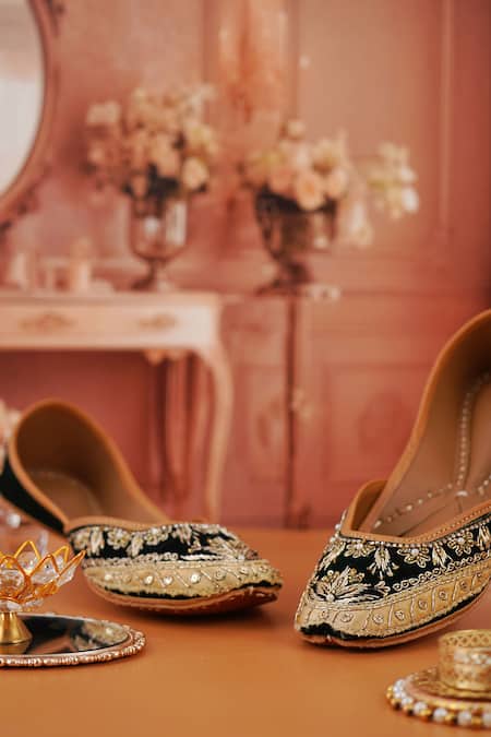 Cilwana Studio Dabka Embroidered Juttis 
