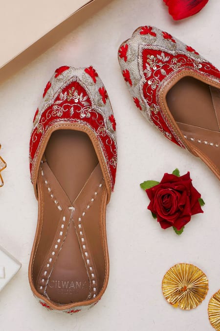 Cilwana Studio Cutdana & Dabka Embroidered Juttis 
