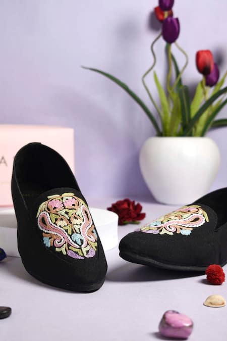 Cilwana Studio Black Aari Embroidered Shoes 