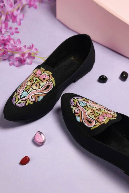 Cilwana Studio_Black Floral Aari Embroidered Shoes _Online_at_Aza_Fashions