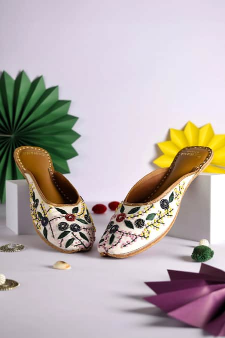 Cilwana Studio White Floral And Thread Embroidered Mules