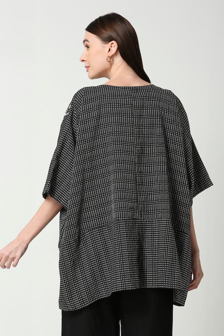 Shop Neha Gursahani Black Cotton Linen Embroidered Patchwork Round Floral Kaftan at Aza Fashions Shop_Neha Gursahani_Black Cotton Linen Embroidered Patchwork Round Floral Kaftan _at_Aza_Fashions