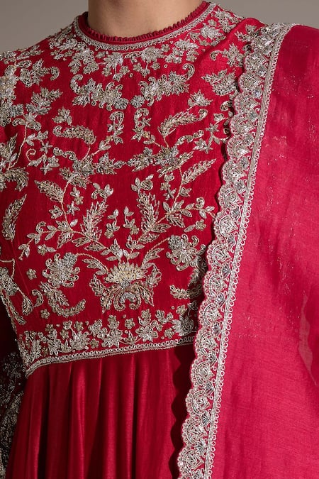 Shop_Jayanti Reddy_Red Embroidered Scalloped Dab Border Dupatta _Online_at_Aza_Fashions