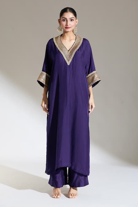 Jayanti Reddy_Purple Embroidery, Lace V-neck Kiran Border Kaftan Kurta _Online_at_Aza_Fashions