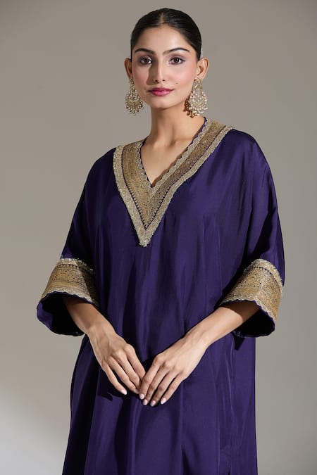 Jayanti Reddy_Purple Embroidery, Lace V-neck Kiran Border Kaftan Kurta _at_Aza_Fashions