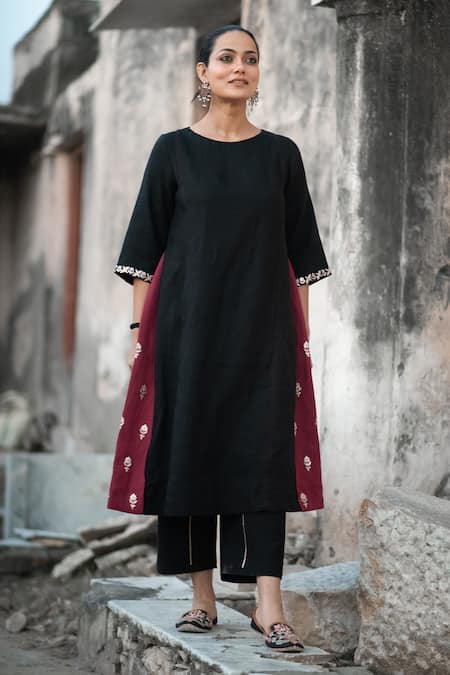 Kamaltaas_Black Linen Embroidery Round Neck Flora Pittan Booti Kurta With Flared Pant _Online_at_Aza_Fashions