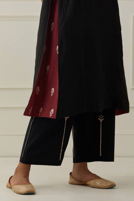 Buy_Kamaltaas_Black Linen Embroidery Round Neck Flora Pittan Booti Kurta With Flared Pant 