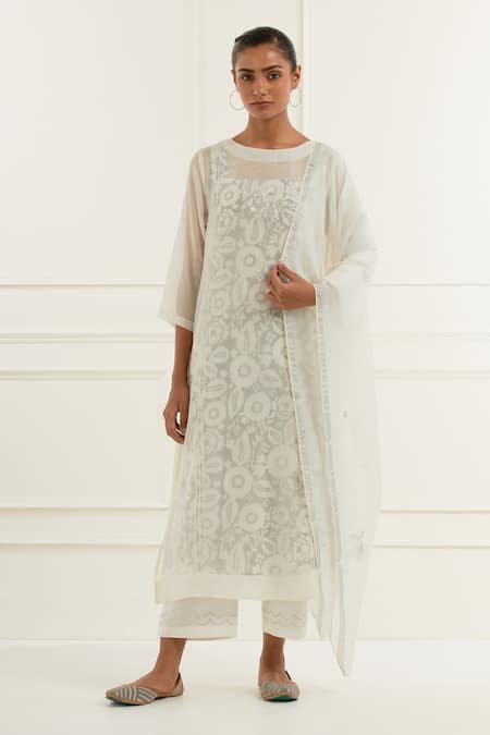 Buy_Kamaltaas_Off White Chanderi Embroidery Boat Bloom Motif Pittan Kurta With Printed Slip _Online_at_Aza_Fashions
